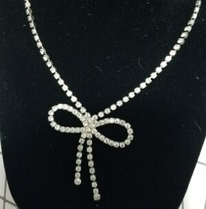 Rhinestone Bow Necklace